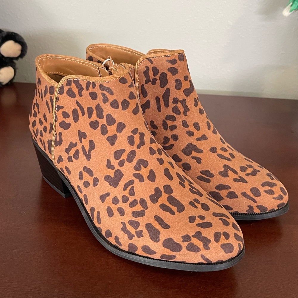 Leopard Style Zippered Ankle Boots | Low heel | Size 9